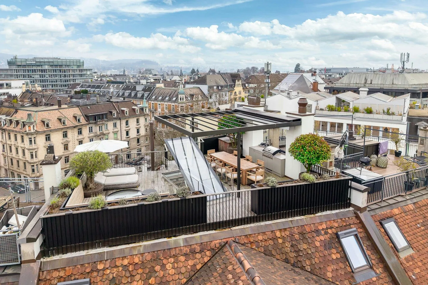 Exclusive maisonette apartment with private roof terrace - Photo 12 of 13