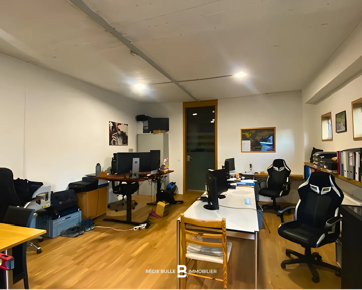 Espace Commercial Spacieux à Louer - Photo 2 sur 5