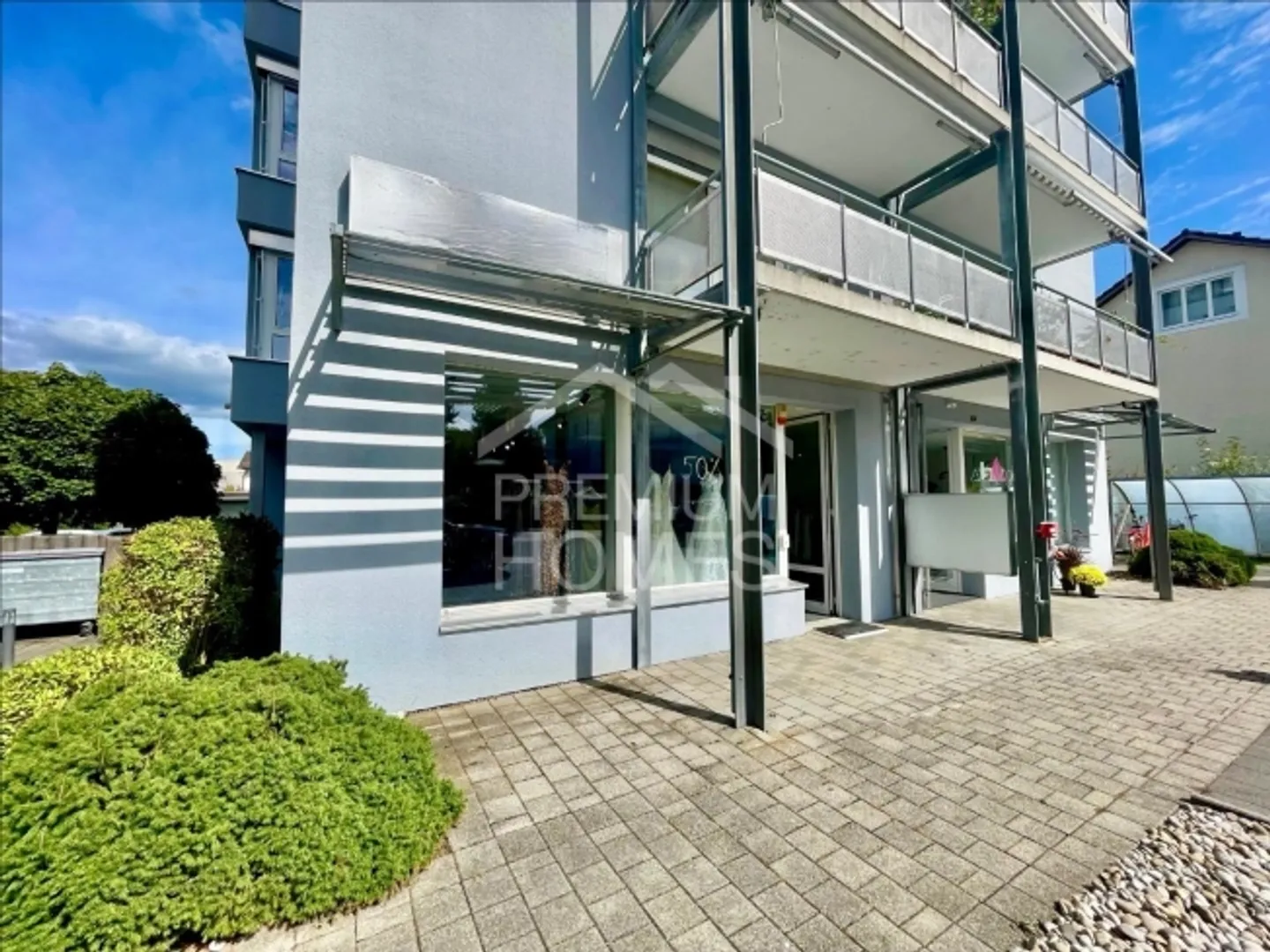 Spazio commerciale attraente con vetrina - Foto 1 di 3