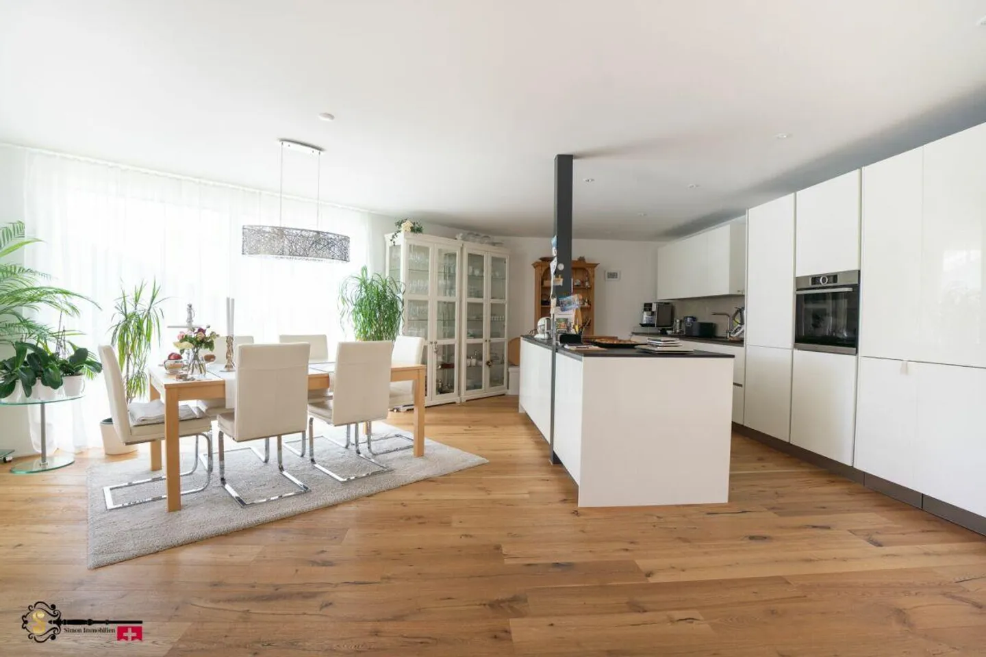 Exclusive 3.5 Room Apartment with View of the Rhine - Photo 1 of 12