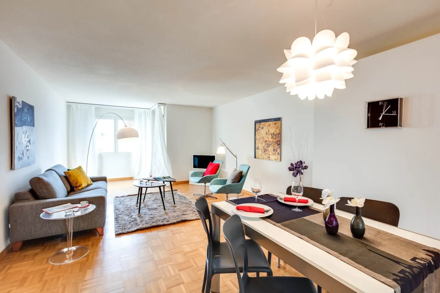 Appartement spacieux avec deux balcons dans un emplacement idéal ! - Photo 4 sur 9