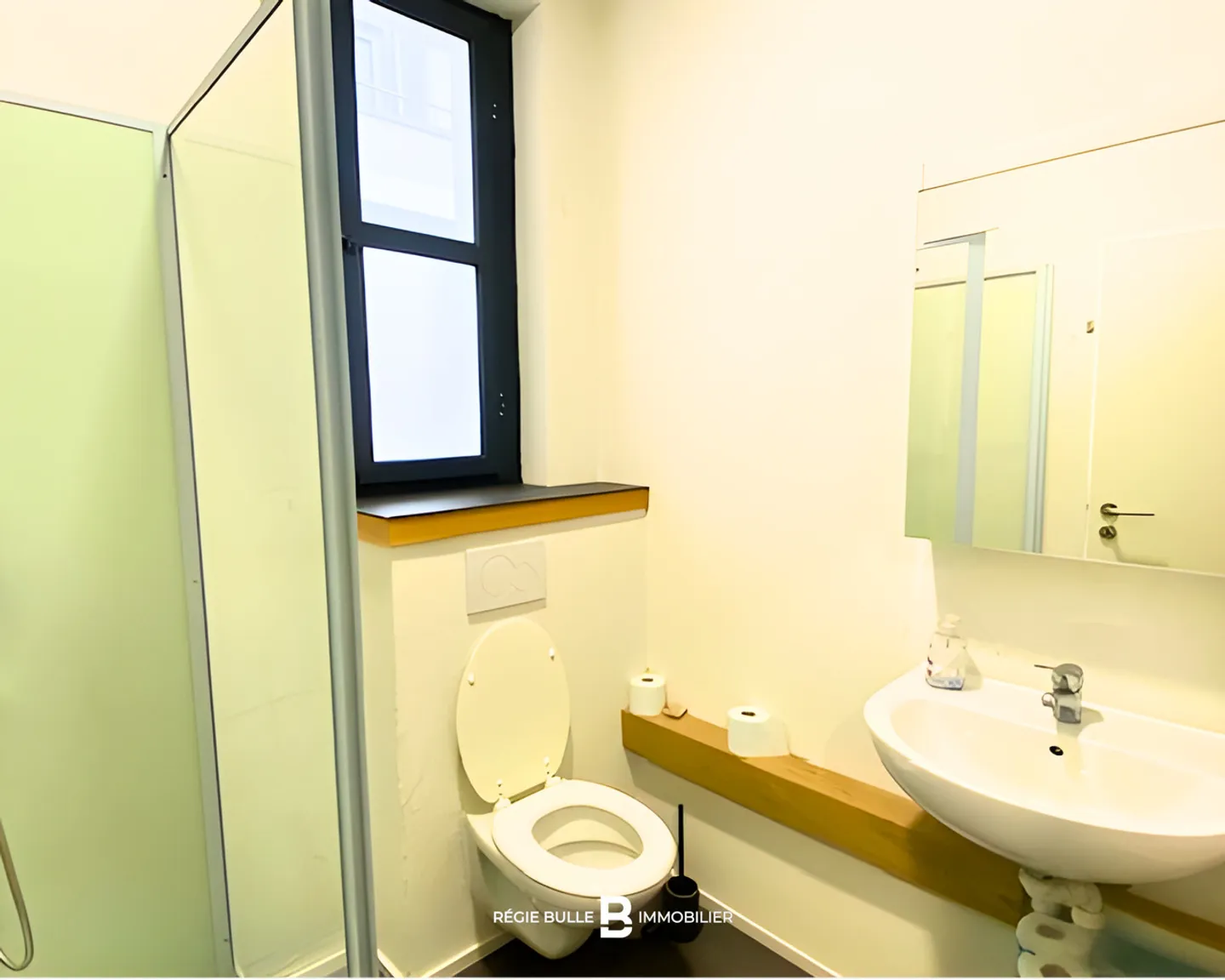 Espace Commercial Spacieux à Louer - Photo 5 sur 5