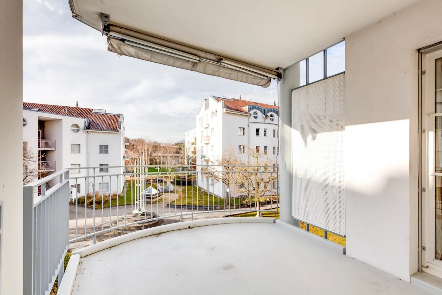 Appartement spacieux avec deux balcons dans un emplacement idéal ! - Photo 8 sur 9
