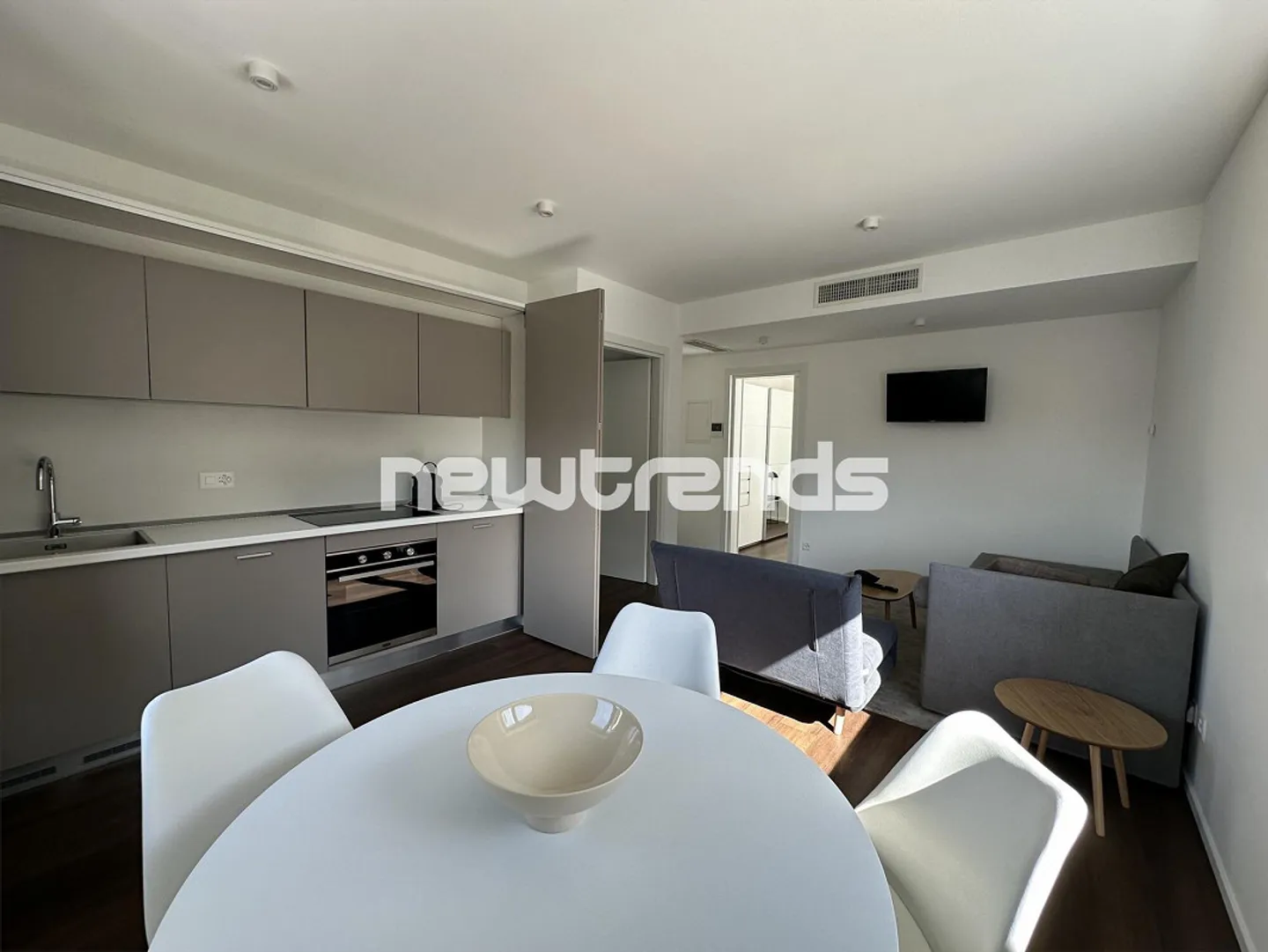 2,5 locaux neufs et meublés avec climatisation - Photo 4 sur 12