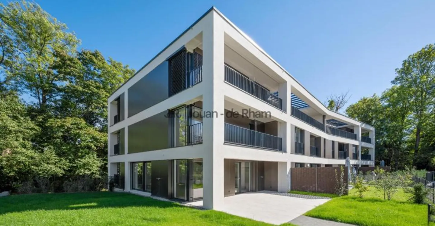 Exclusive: Triplex Apartment with 4/5 Bedrooms Near Collège du Léman - Photo 2 of 9
