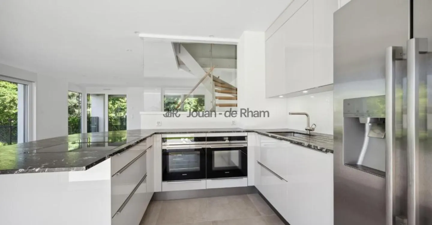 Exclusive: Triplex Apartment with 4/5 Bedrooms Near Collège du Léman - Photo 3 of 9