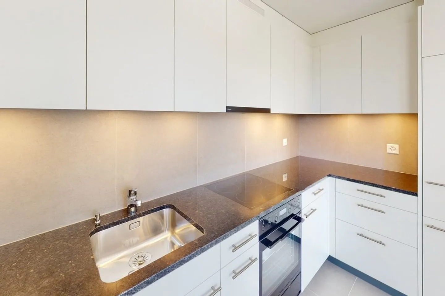 4-room apartment for rent - Photo 2 of 12
