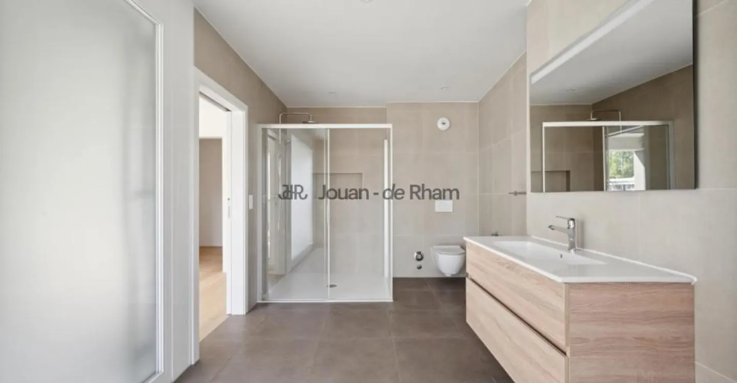 Exclusive: Triplex Apartment with 4/5 Bedrooms Near Collège du Léman - Photo 7 of 9