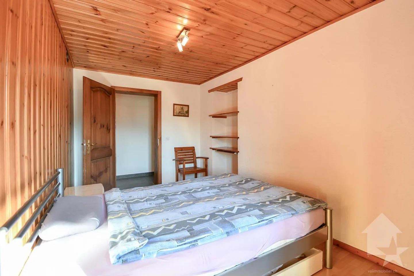 Spacious 4.5-room apartment in the heart of Saxon - Photo 7 of 13