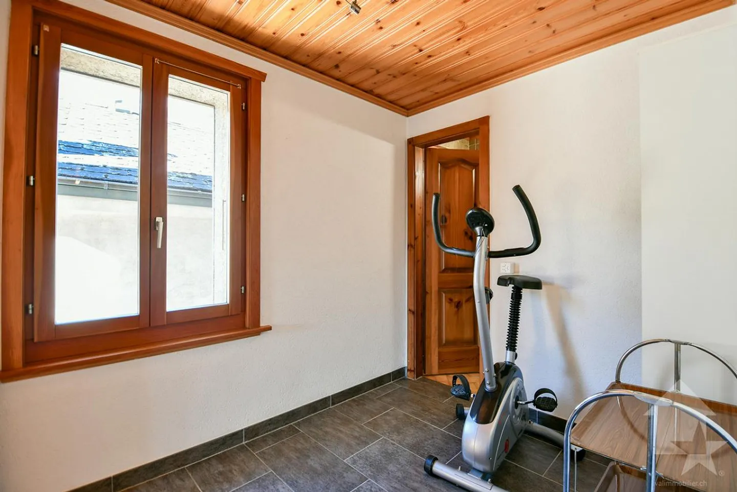 Spacious 4.5-room apartment in the heart of Saxon - Photo 11 of 13