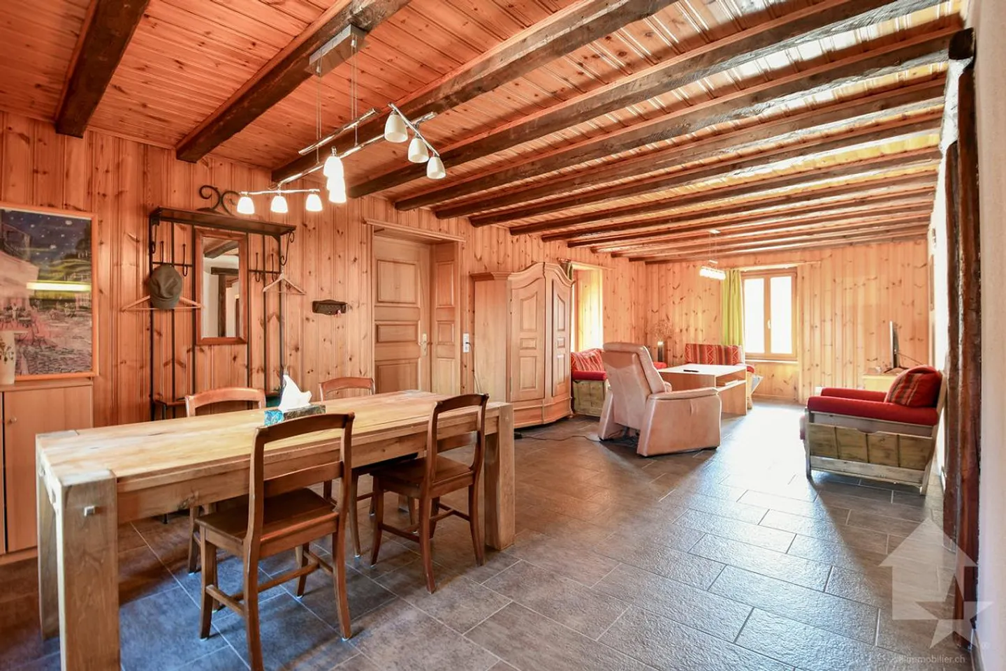 Spacious 4.5-room apartment in the heart of Saxon - Photo 2 of 13