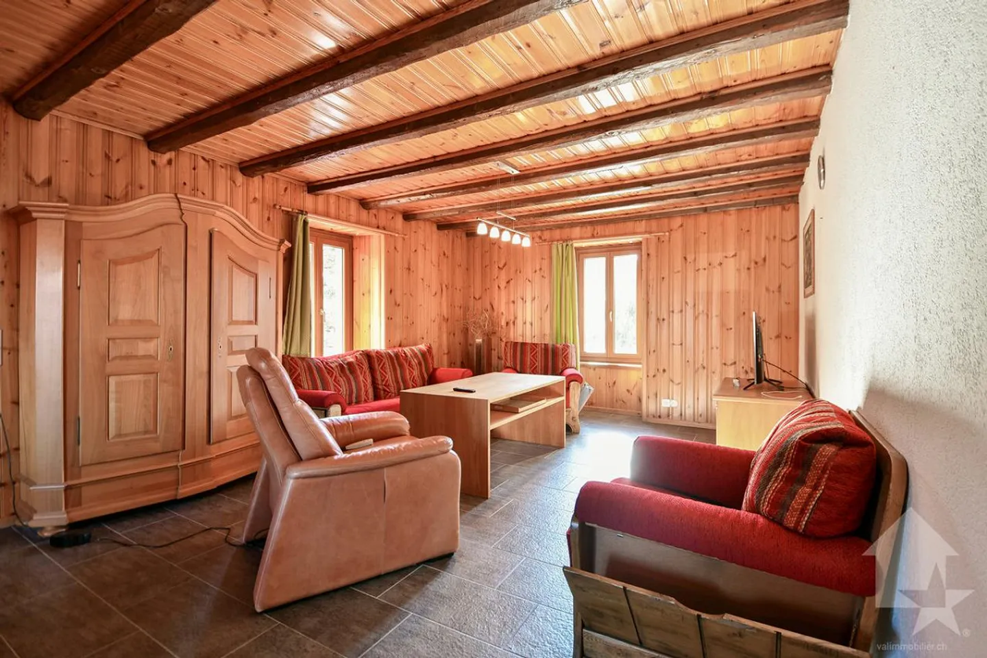 Spacious 4.5-room apartment in the heart of Saxon - Photo 3 of 13