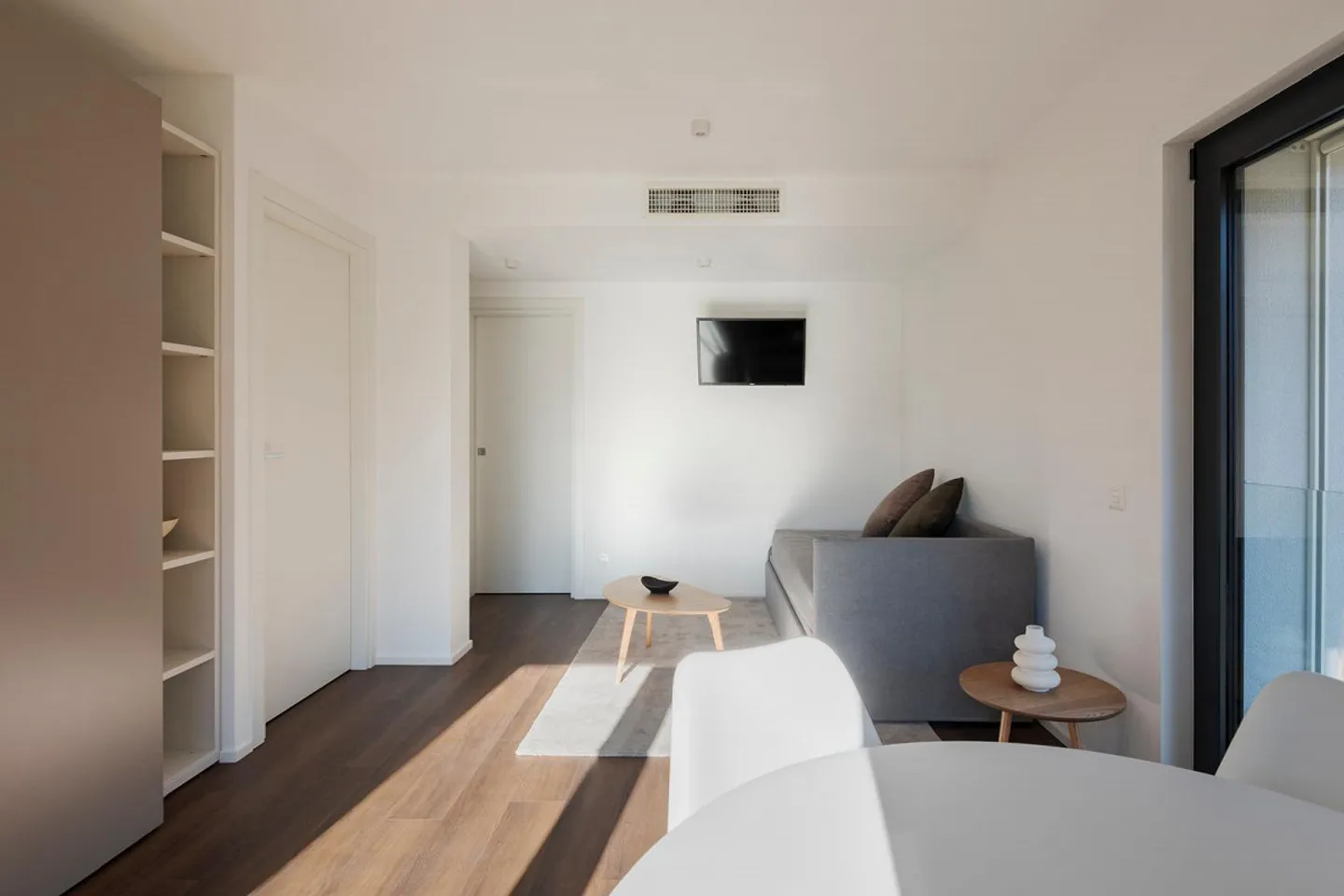 2,5 camere arredate di recente con aria condizionata - Foto 2 di 6