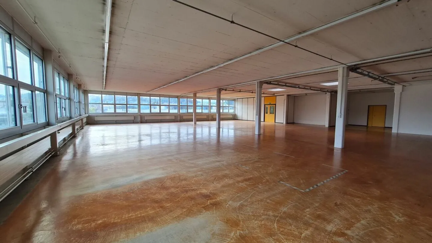 Spazio commerciale moderno a Oberbüren - Foto 2 di 9