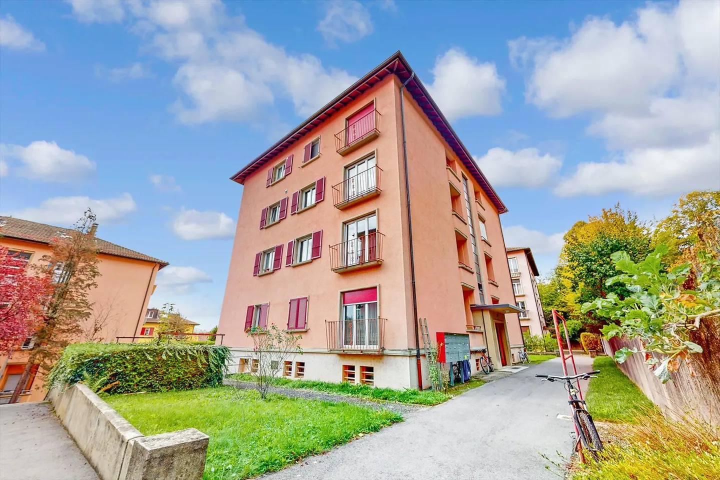 Apartment ideally located in a green area - Photo 1 of 2