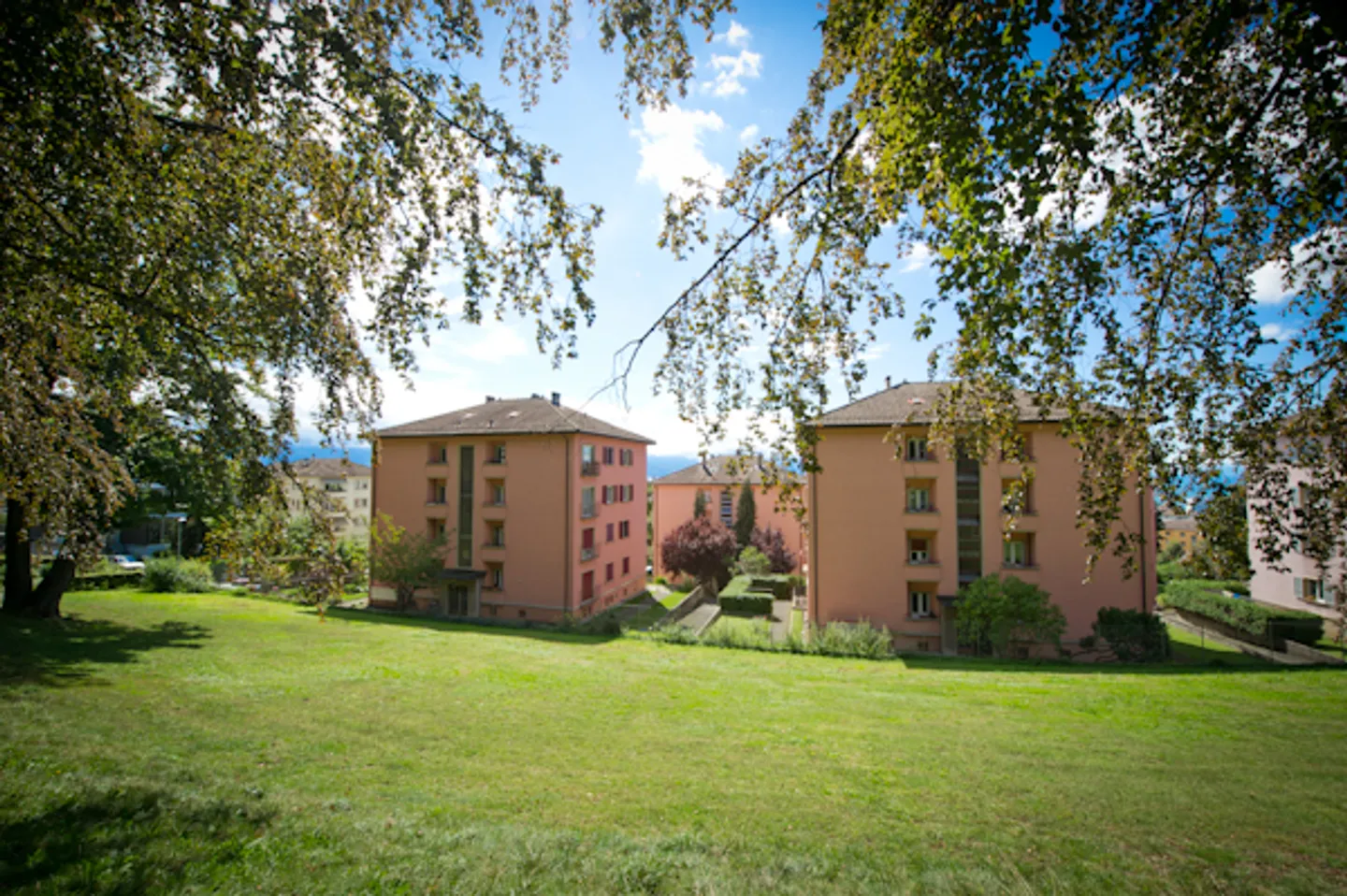 Apartment ideally located in a green area - Photo 2 of 2