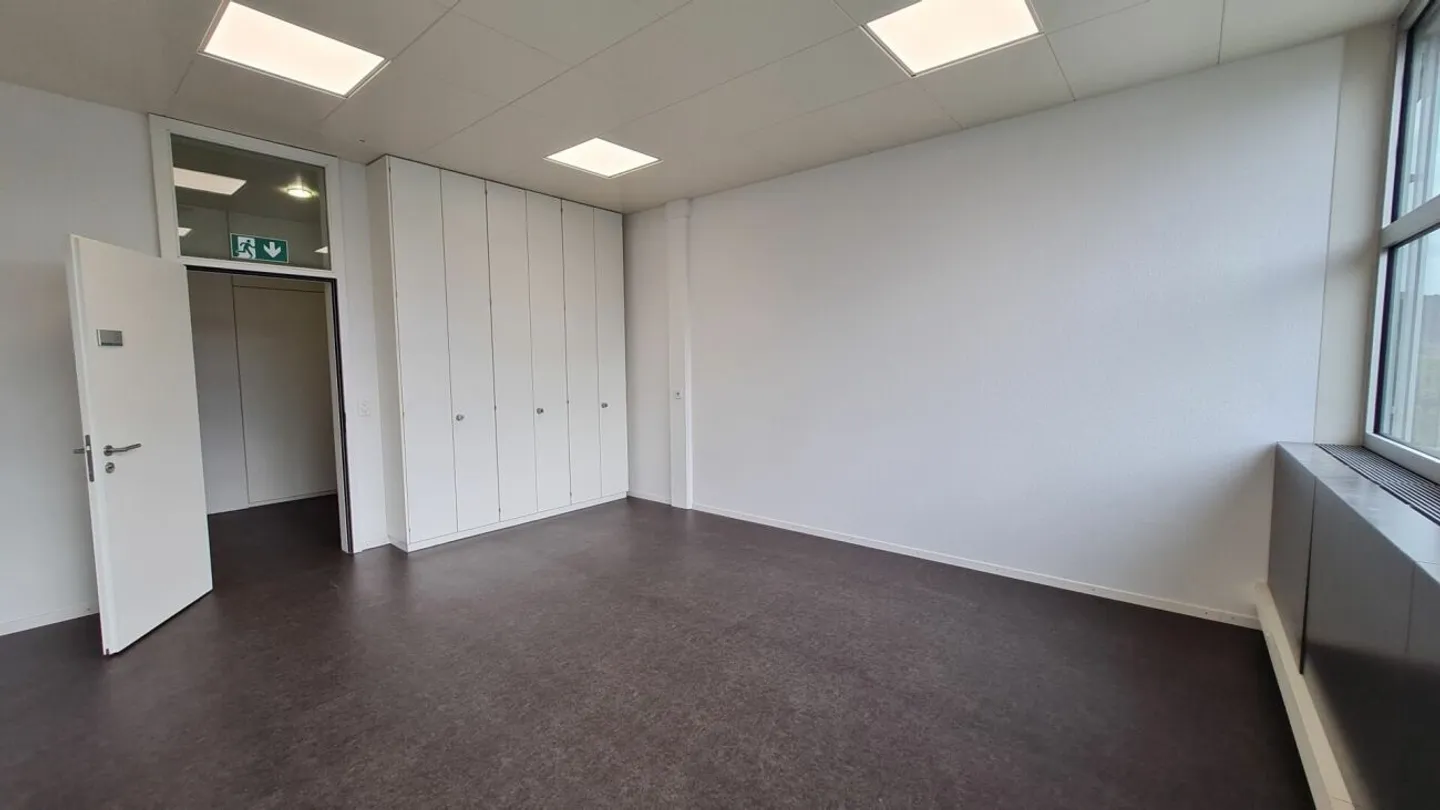 Spazio commerciale moderno a Oberbüren - Foto 4 di 9