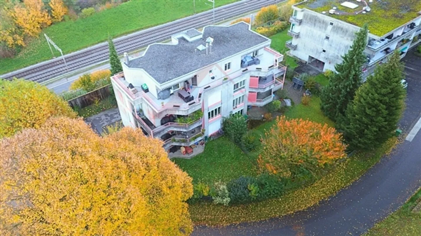 «Komfortables Wohnen in Studen BE - 4.5-Zimmer-Erdgeschosswohnung mit sonnigem Sitzplatz und privater Garage» - Foto 13 von 16