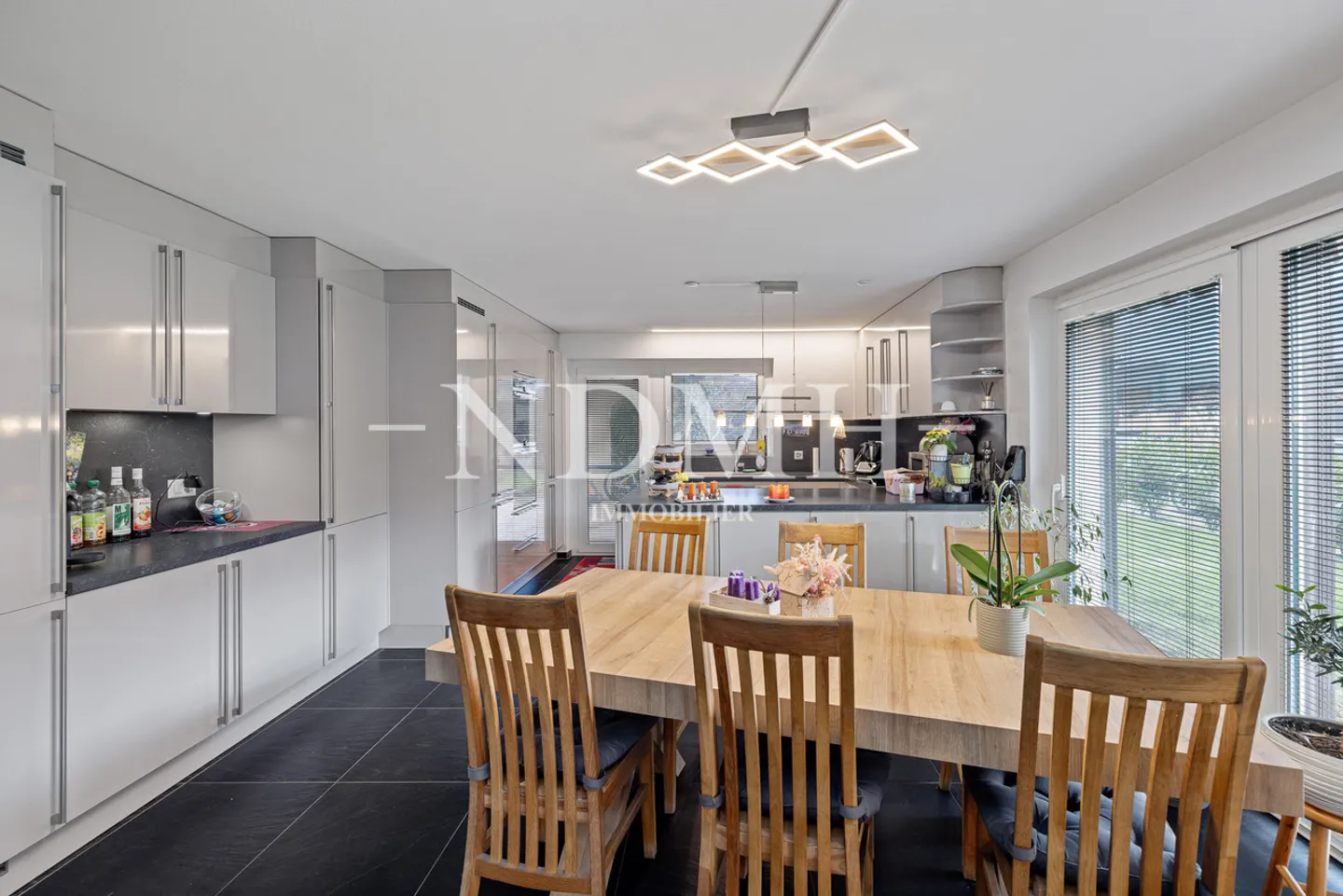 Spacious Family Villa in Fully - Photo 2 of 13