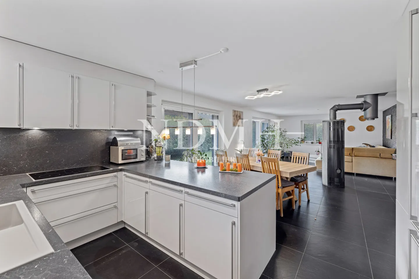 Spacious Family Villa in Fully - Photo 3 of 13