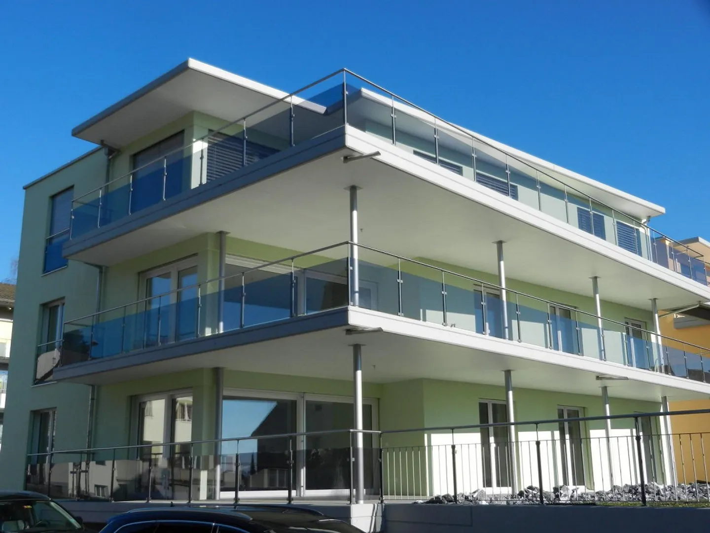 Appartement spacieux avec terrasse ensoleillée à Neuhausen - Photo 1 sur 8