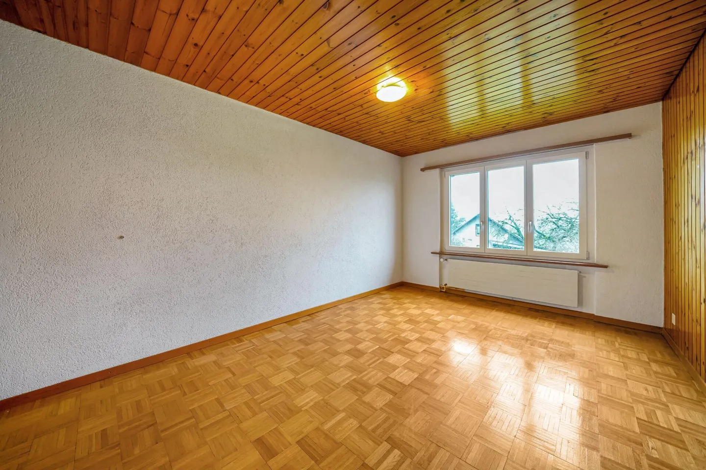 Fully rented multi-family house with 4 apartments, 5.4% gross yield - Photo 5 of 13