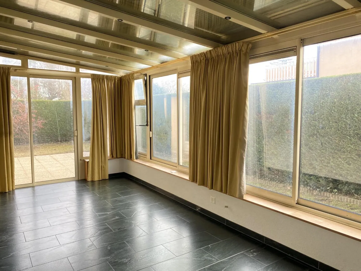 Villa bifamiliare di 5 stanze - Foto 3 di 9