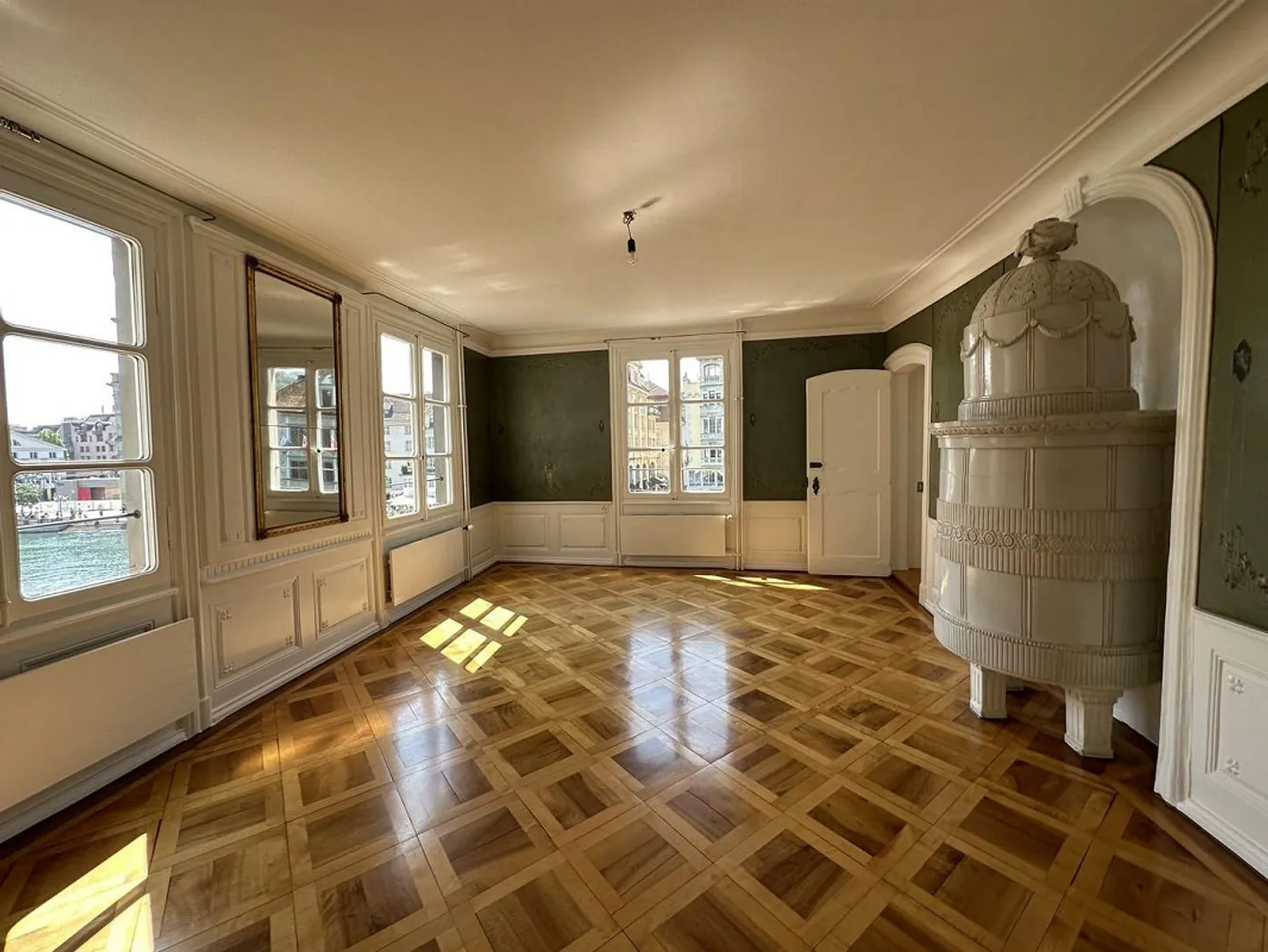 Historical Living Directly on the Reuss - 3-Room Apartment in Luzern - Photo 2 of 11