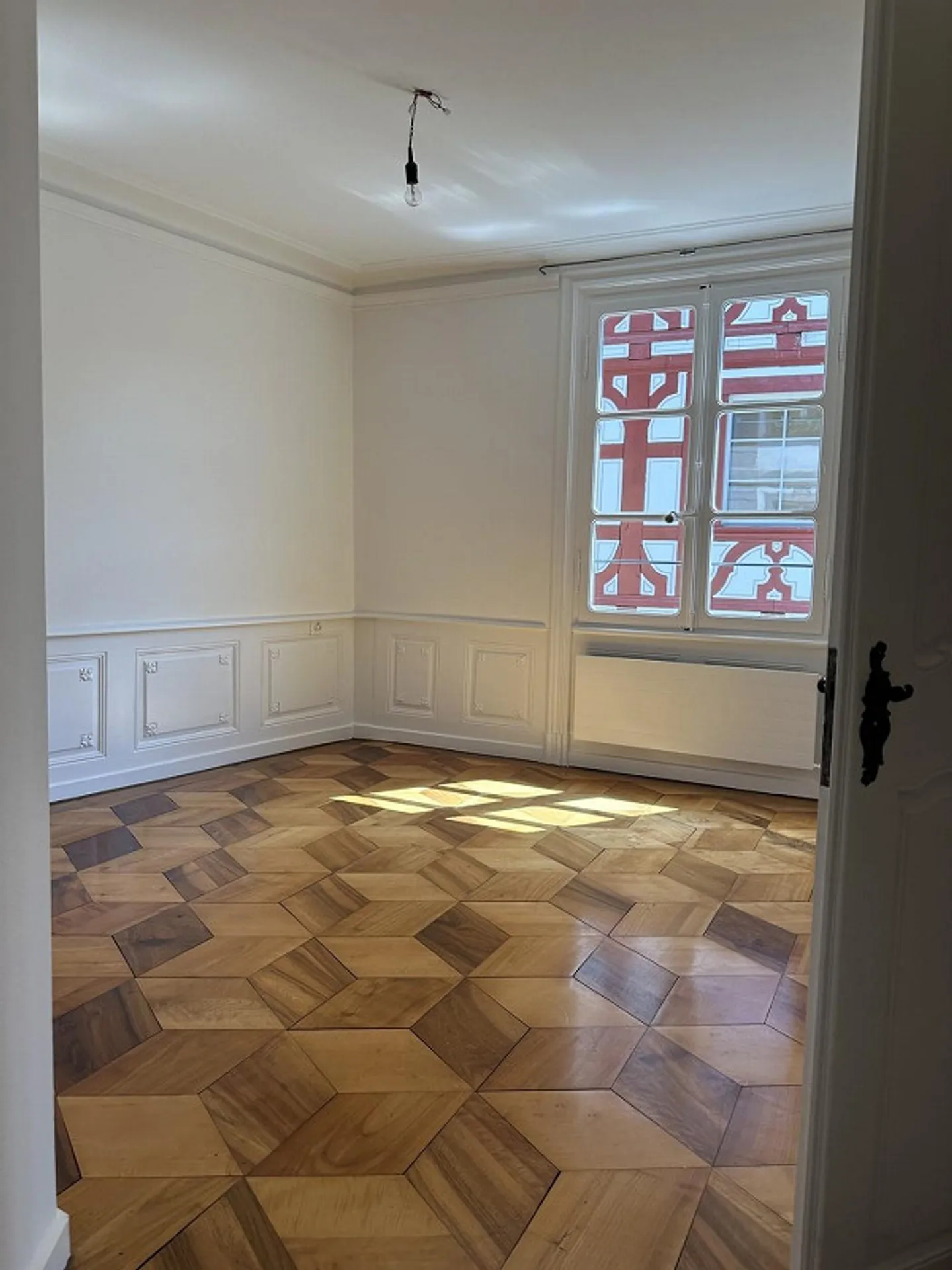 Historical Living Directly on the Reuss - 3-Room Apartment in Luzern - Photo 3 of 11