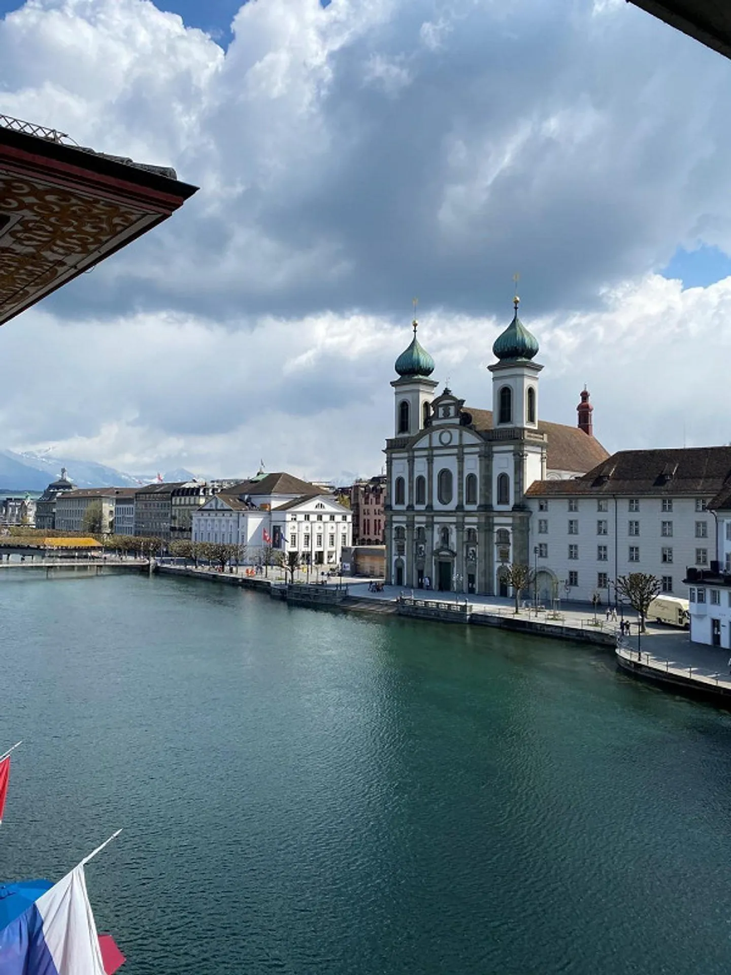 Historical Living Directly on the Reuss - 3-Room Apartment in Luzern - Photo 4 of 11