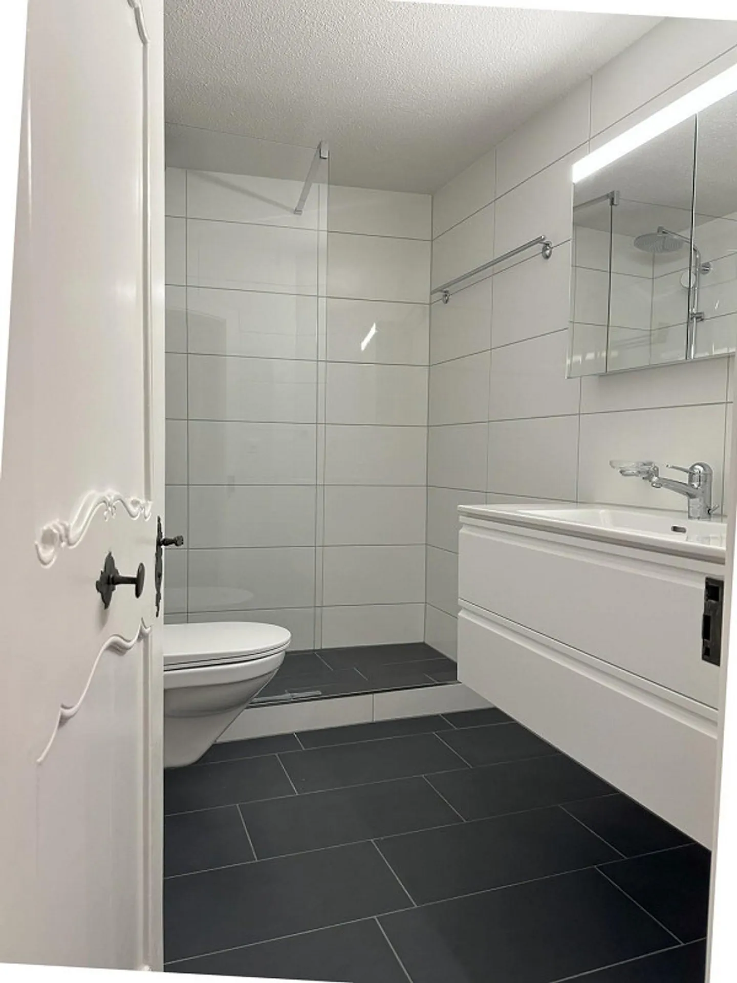 Historical Living Directly on the Reuss - 3-Room Apartment in Luzern - Photo 8 of 11