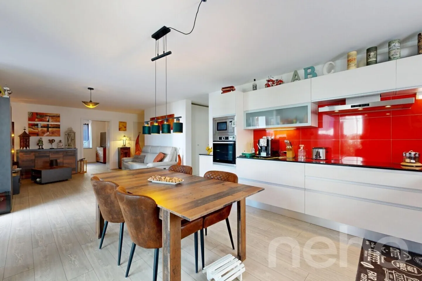 Wunderschöne 3.5 Zimmerwohnung im Zentrum von Gletterens - Foto 1 von 11