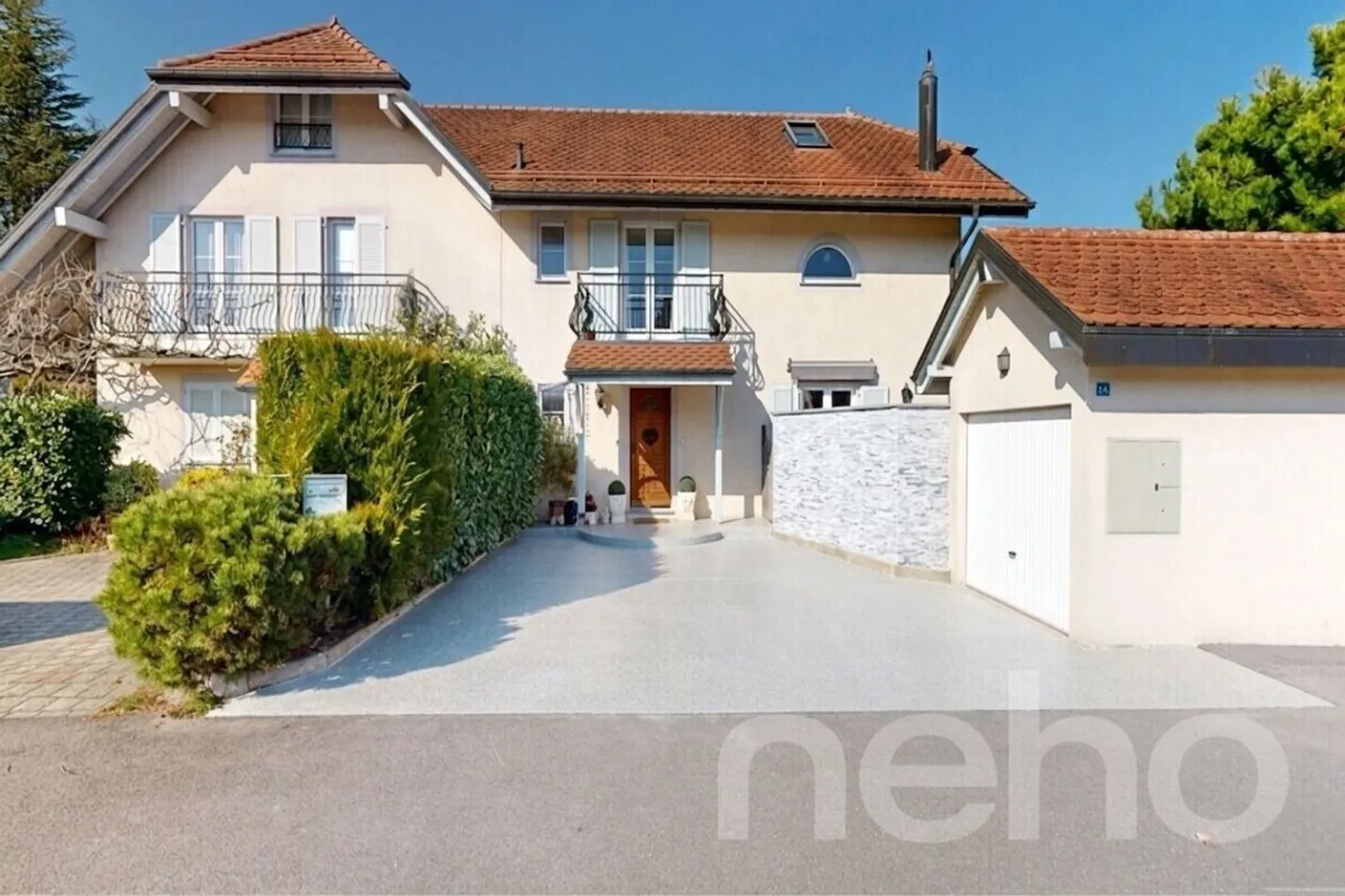 Doppelhaushälfte mit großem Garten und großzügigen Räumen - Foto 2 von 12