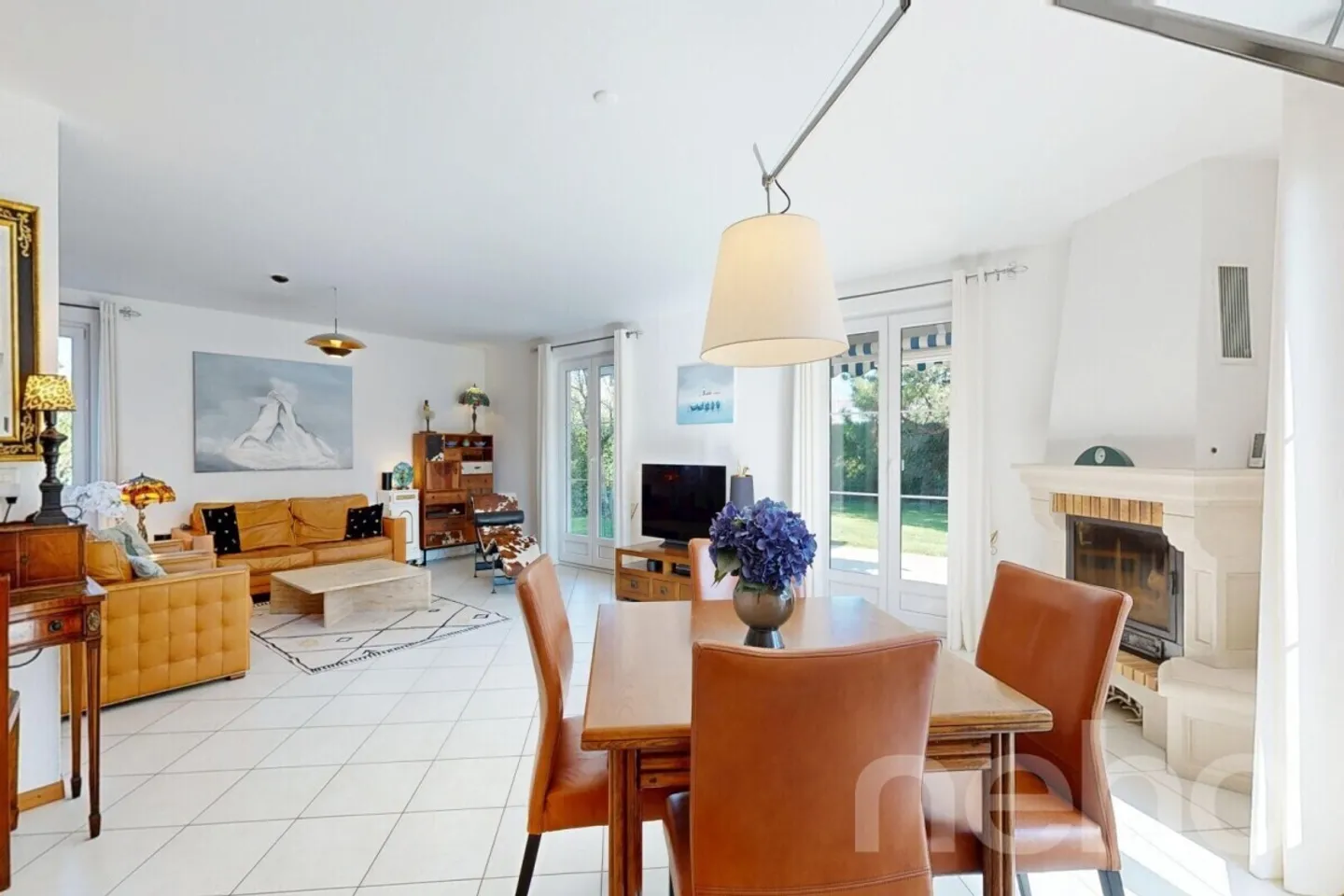 Doppelhaushälfte mit großem Garten und großzügigen Räumen - Foto 3 von 12