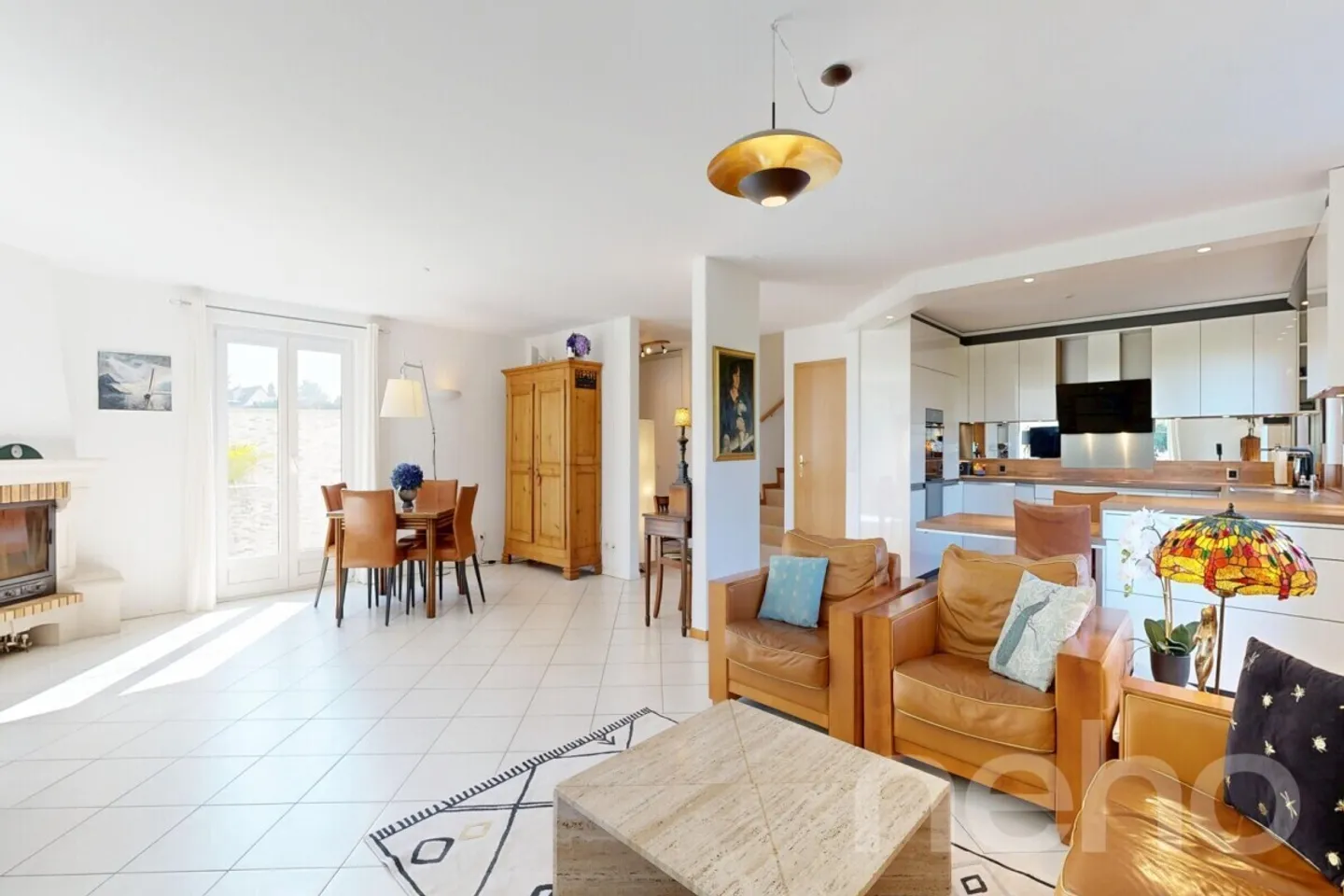 Doppelhaushälfte mit großem Garten und großzügigen Räumen - Foto 4 von 12