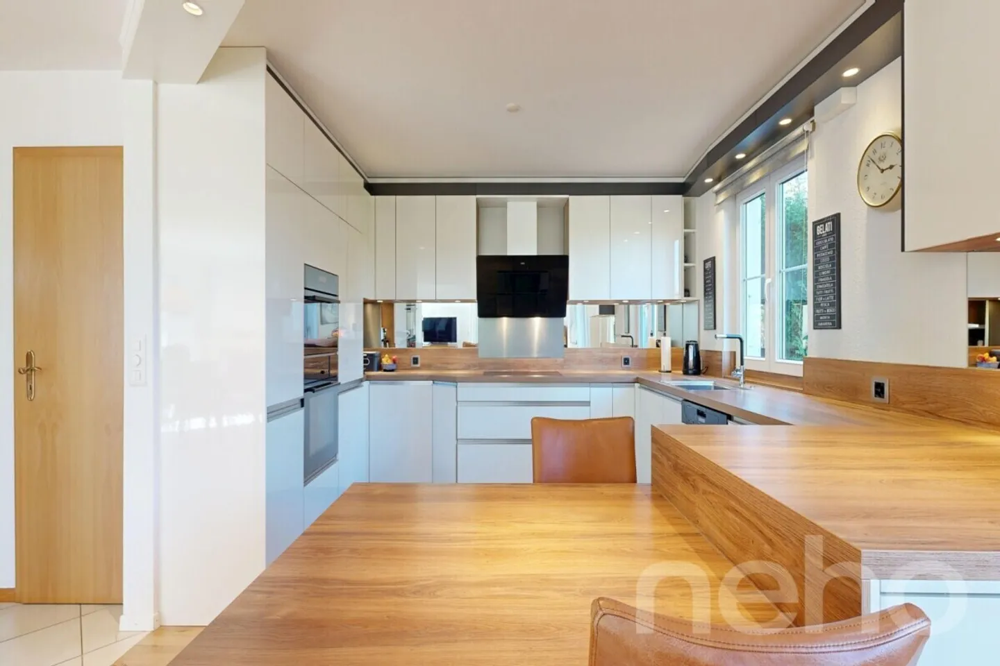 Doppelhaushälfte mit großem Garten und großzügigen Räumen - Foto 5 von 12