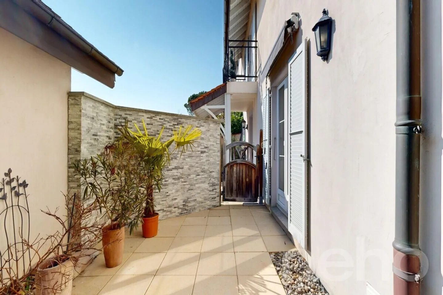 Doppelhaushälfte mit großem Garten und großzügigen Räumen - Foto 7 von 12