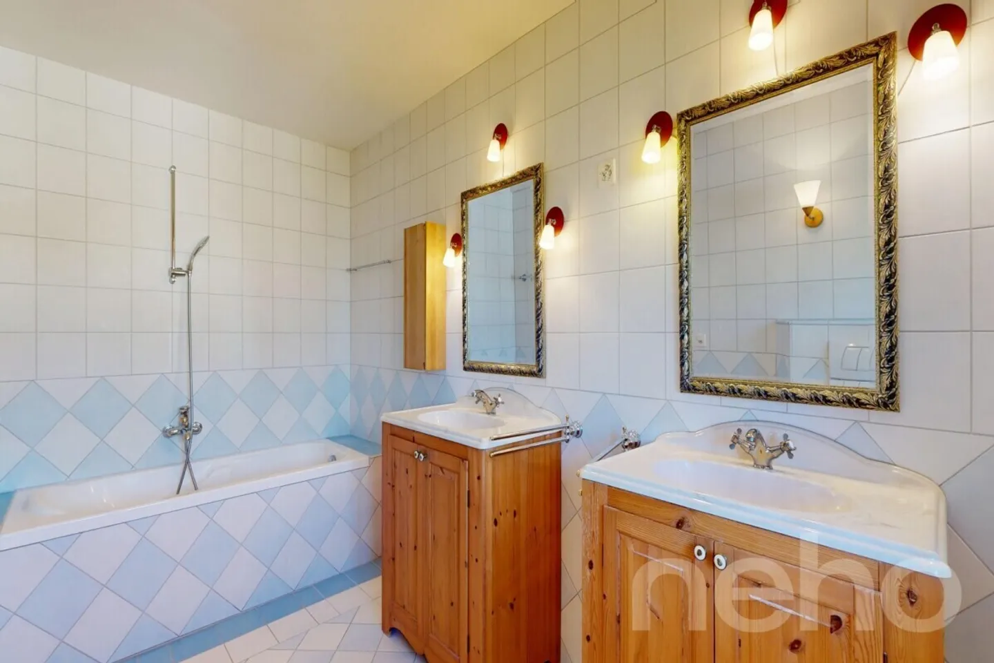 Doppelhaushälfte mit großem Garten und großzügigen Räumen - Foto 10 von 12