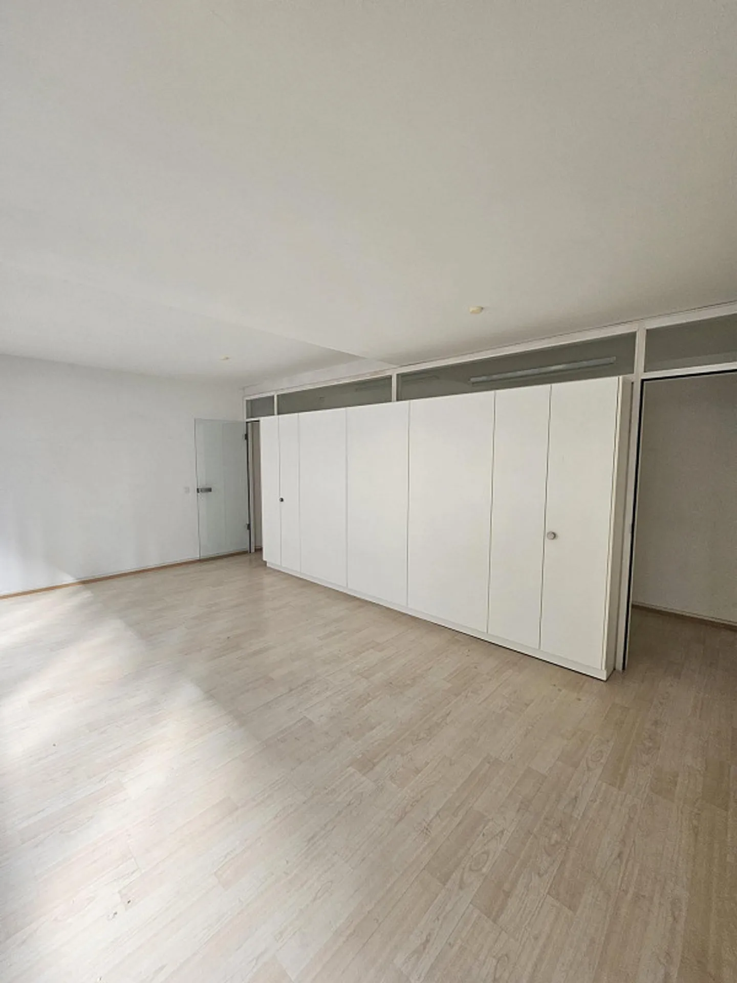 Espace de bureau ou de pratique central dans le centre-ville de Bâle - Photo 2 sur 7