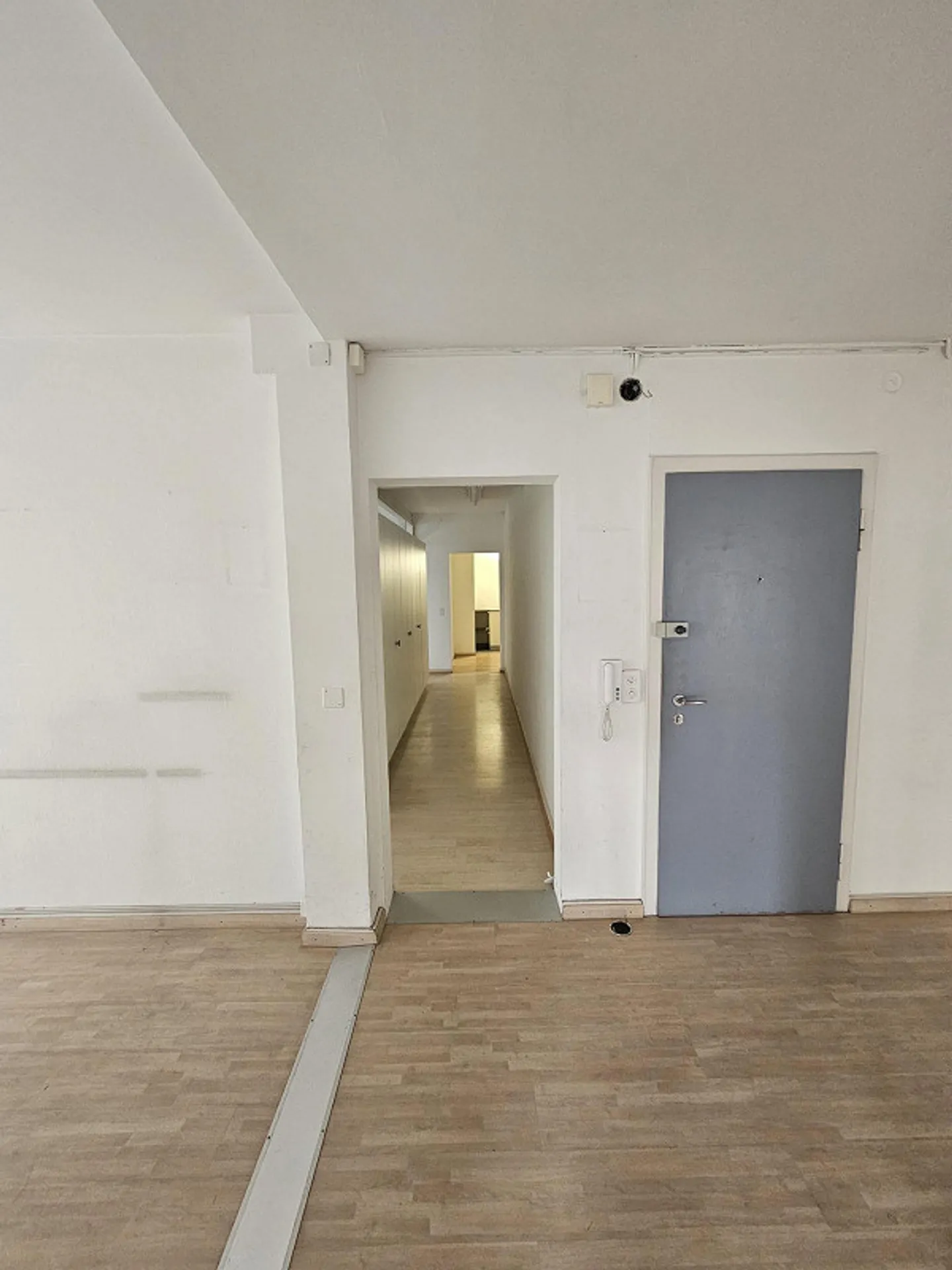 Espace de bureau ou de pratique central dans le centre-ville de Bâle - Photo 3 sur 7