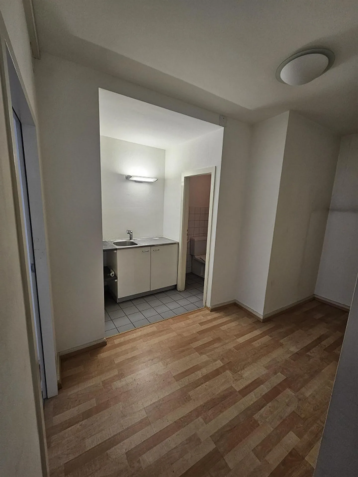 Espace de bureau ou de pratique central dans le centre-ville de Bâle - Photo 6 sur 7