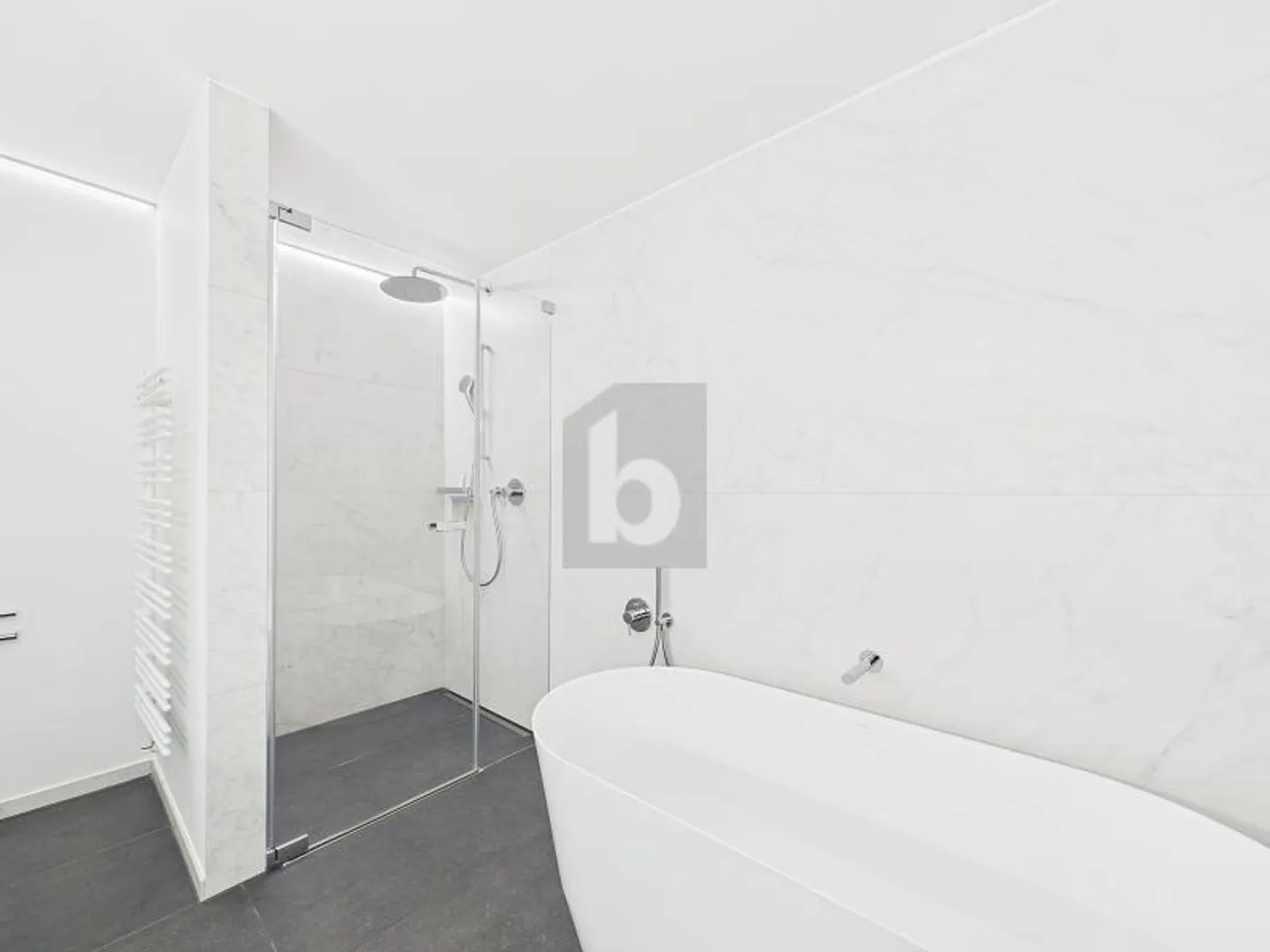 «AN PRIVATER LAGE MIT EINMALIGEM PANORAMA» - Foto 3 von 6