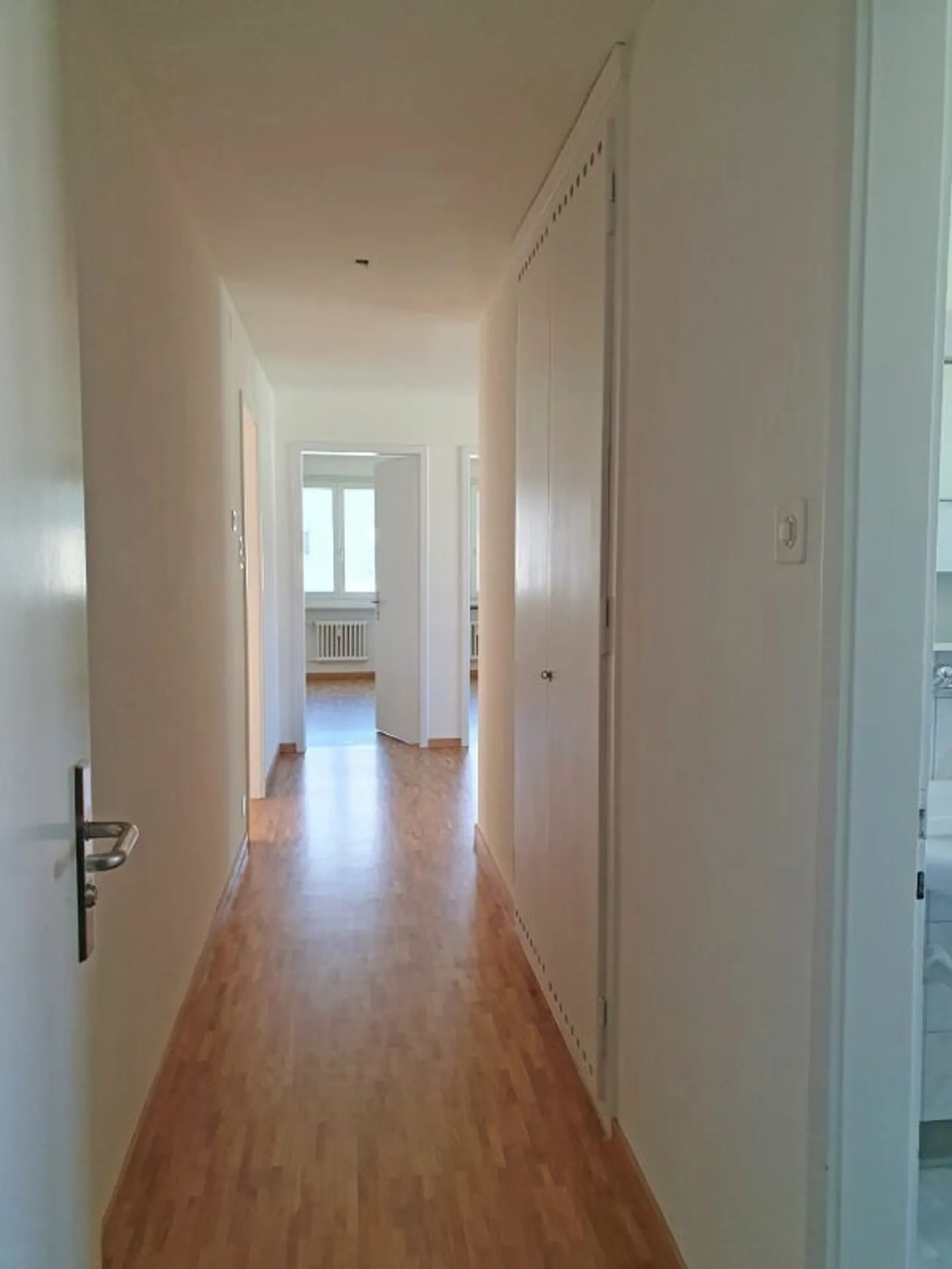 Renovated, bright apartment with well-sunned balcony - Photo 4 of 13