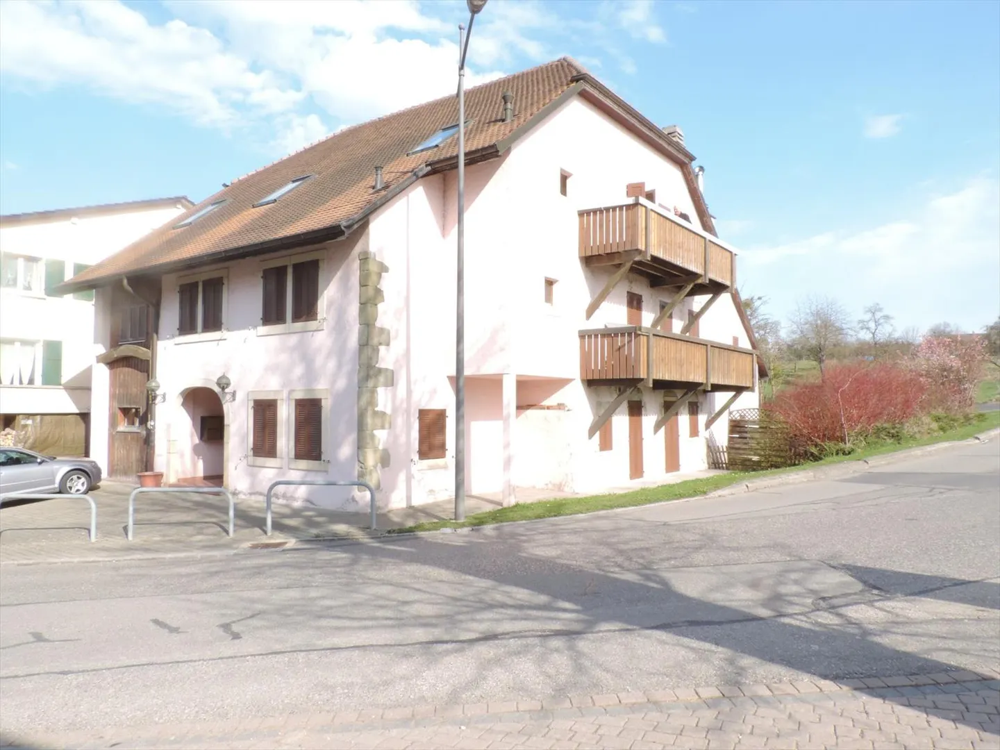 3.5-room apartment on the 1st floor with charm - Photo 1 of 7