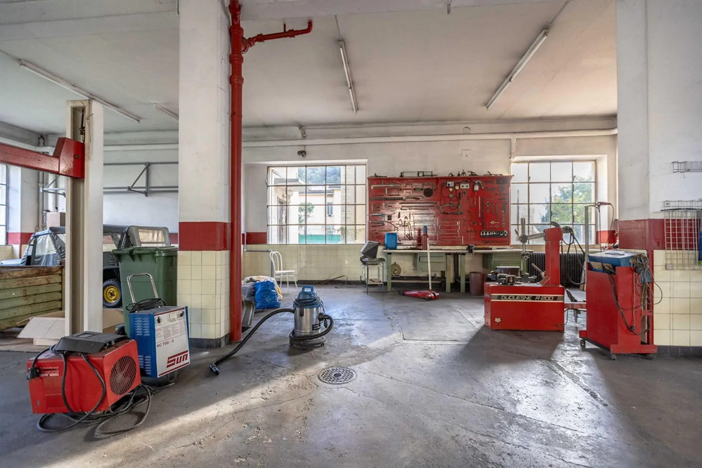 OPPORTUNITÀ - CASA BIFAMILIARE 7.5 CON SPAZI COMMERCIALI A CHIASSO - Foto 3 di 9