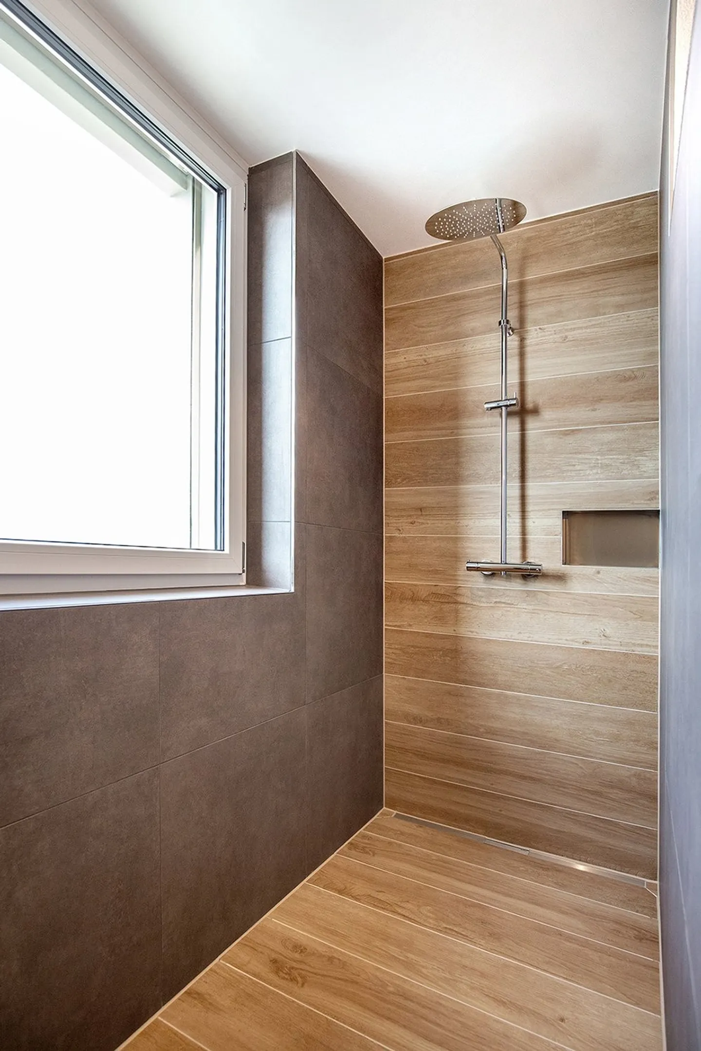 Exclusive 3.5-room apartment for rent on the ground floor - Photo 3 of 8