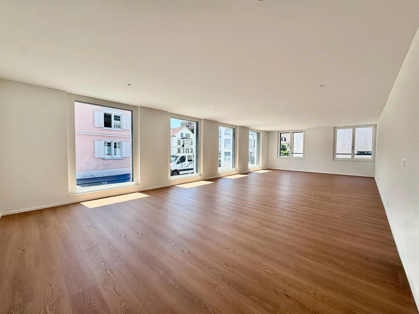 Première location - Votre nouveau site commercial au cœur d'Uster - Photo 1 sur 10