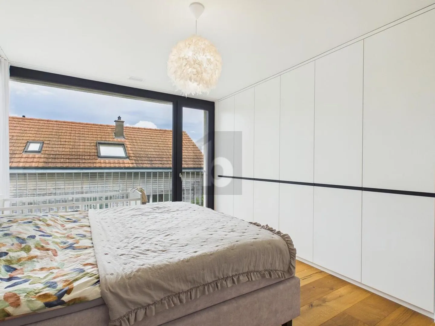 ARCHITECT-DESIGN - LIKE NEW WITH TWO BALCONIES - Photo 5 of 6