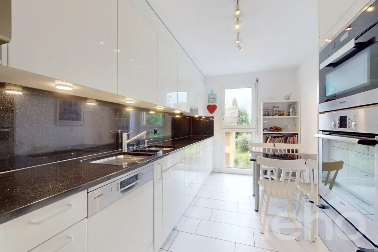 Stilvolle Maisonettewohnung mit Panoramablick und Sonnenterrasse - Foto 5 von 11