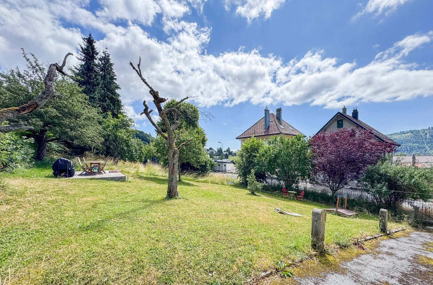 Mietshaus mit 6 Wohnungen und großem Garten Im Herzen des Dorfes - Foto 3 von 10